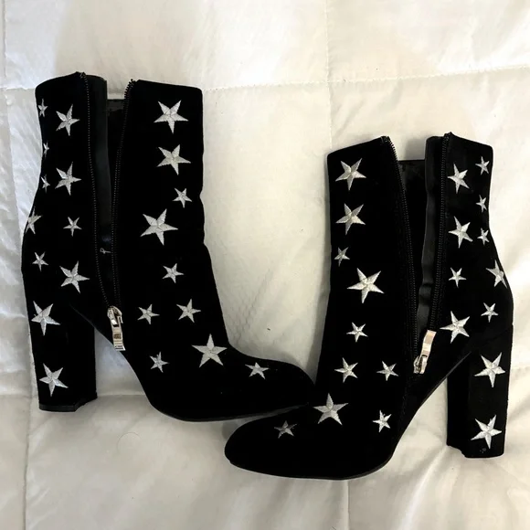 Worn Charlotte Russe Size 8 Black Ankle Boots w/star detail - Picture 4 of 6